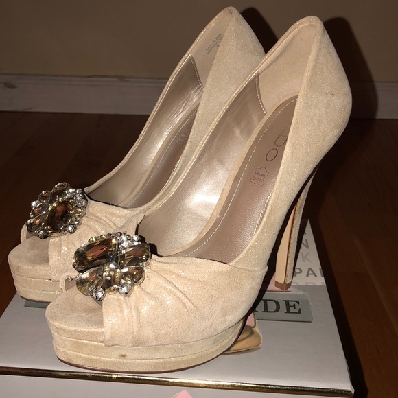 Aldo Champagne Embellished Open-Toe Pumps- Size 8 - Picture 2 of 6
